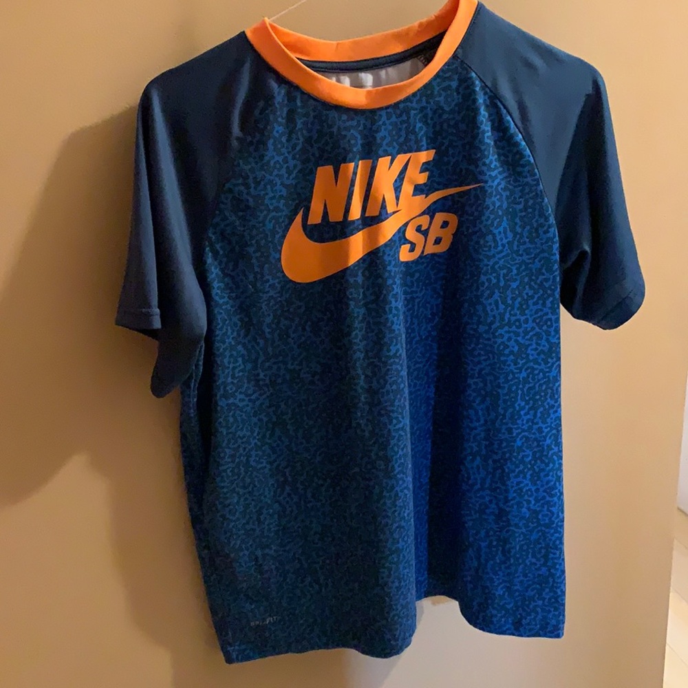 Boys Nike dry fit tshirt, size XL